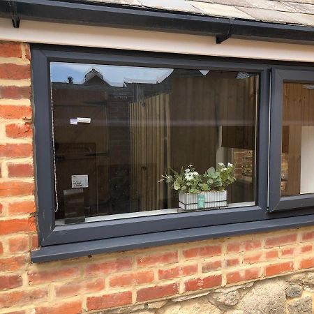 Exclusive Modern Decorated 1 Bedroom Detached Studio Newport  Exterior foto