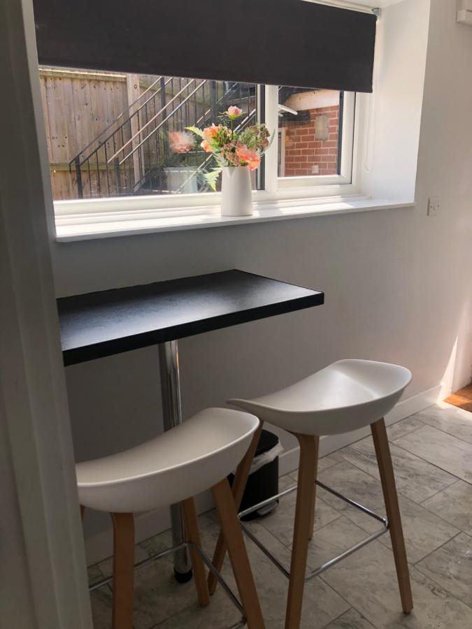 Exclusive Modern Decorated 1 Bedroom Detached Studio Newport  Exterior foto